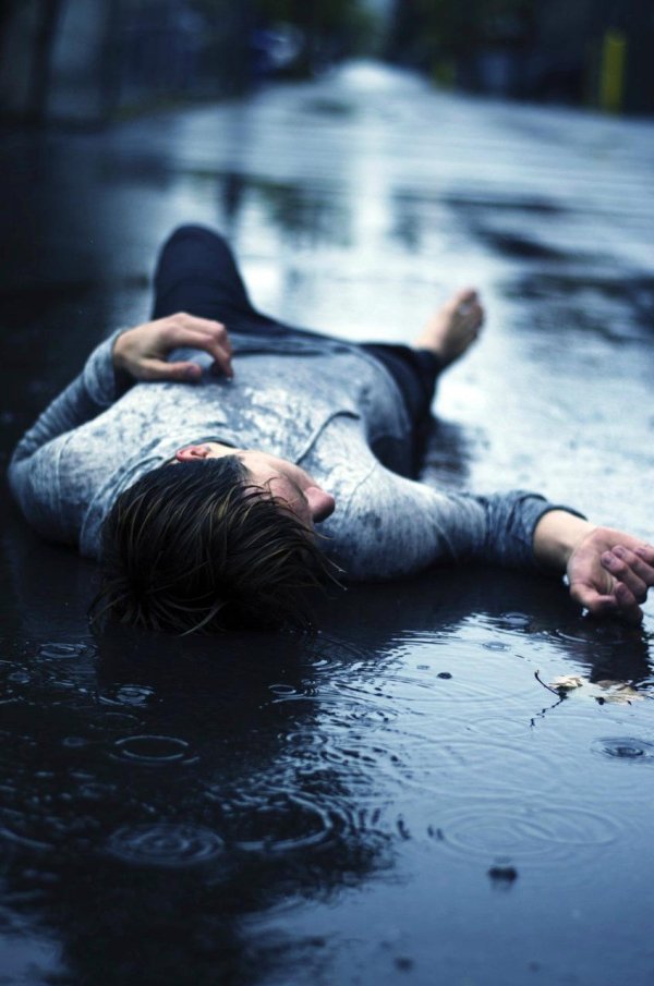 человек в луже