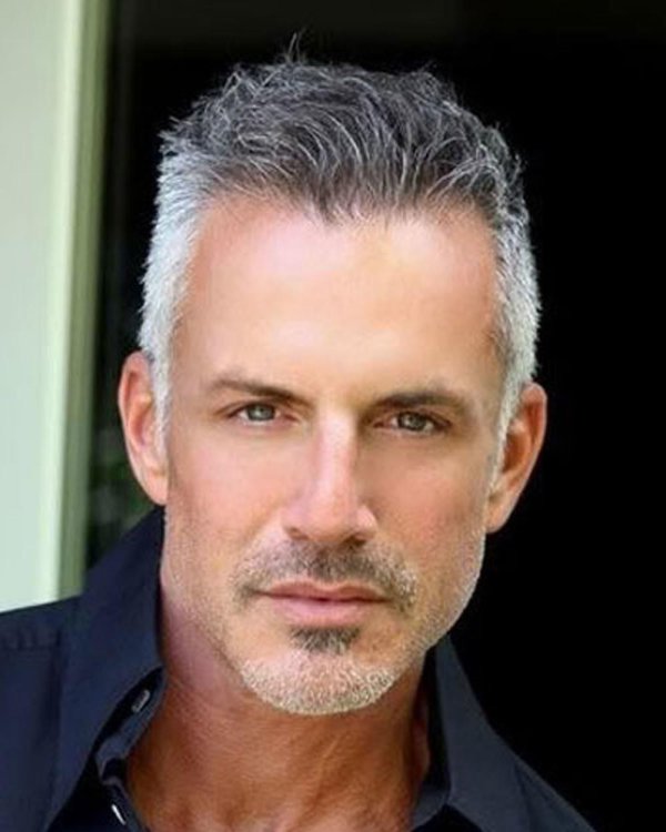 прически с седыми волосами мужские