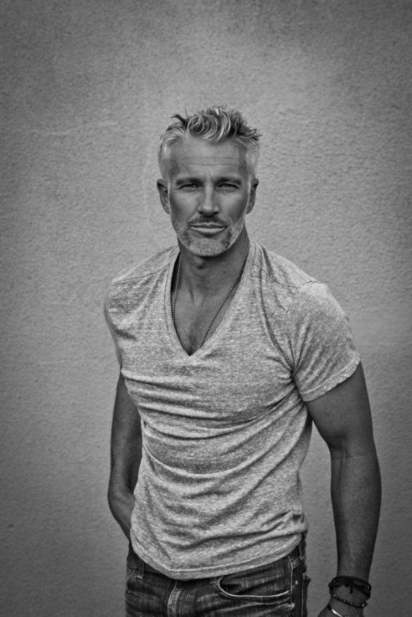 седой красавец