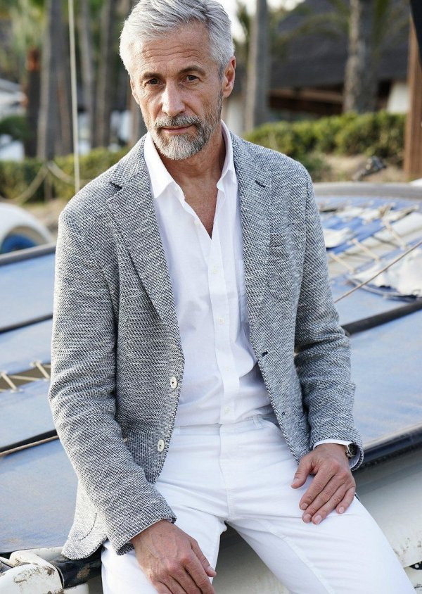 седой актёр лет 70ти