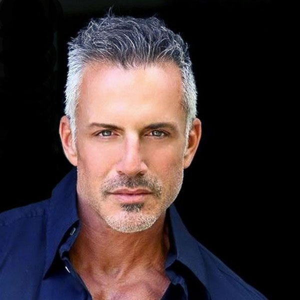 прически с седыми волосами мужские