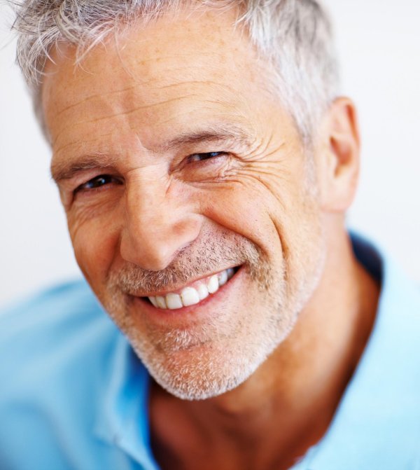 мужчина среднего возраста