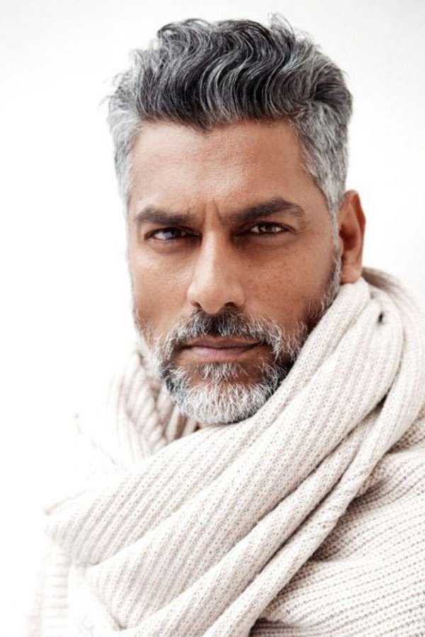 седые волосы мужчины