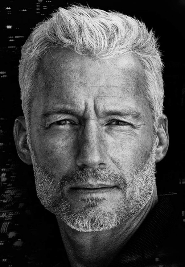 седые волосы мужчины