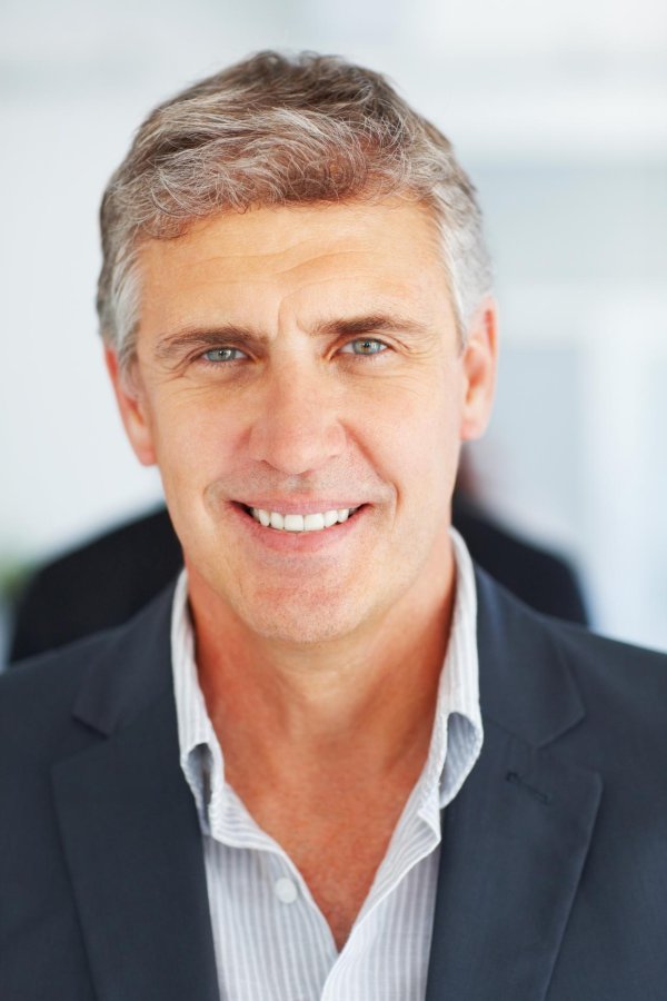 мужчина среднего возраста