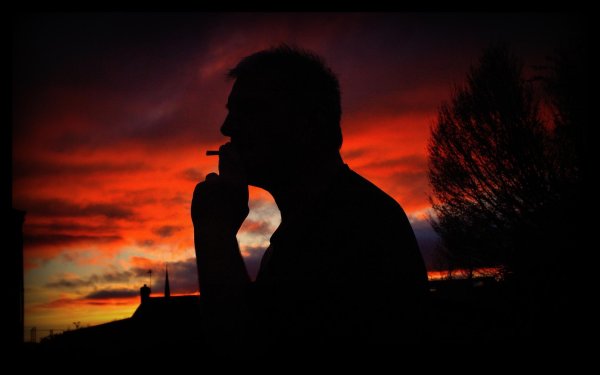 человек с сигаретой