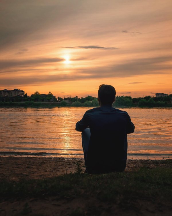 закат с человеком