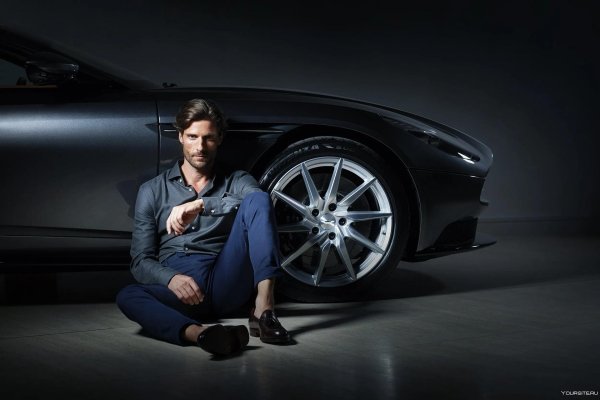 астон мартин человек