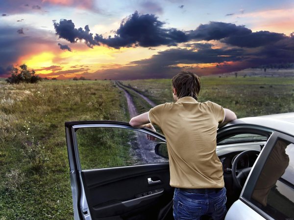 человек на машине