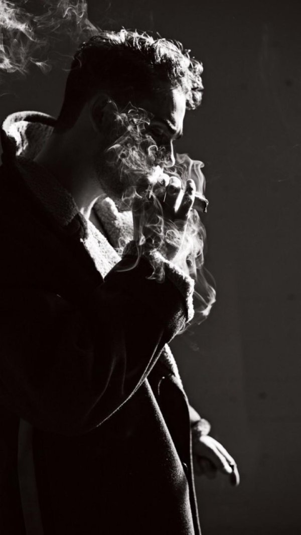 в сигаретном дыму