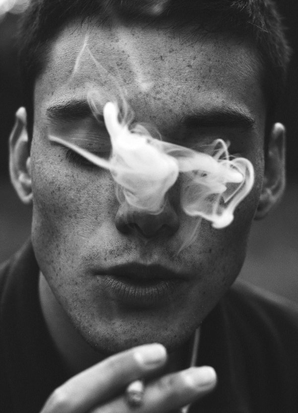 с сигаретой