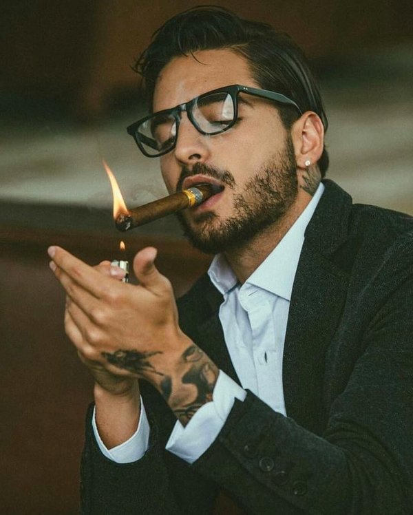 бизнесмен с сигарой