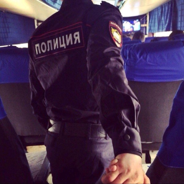 полицейский со спины