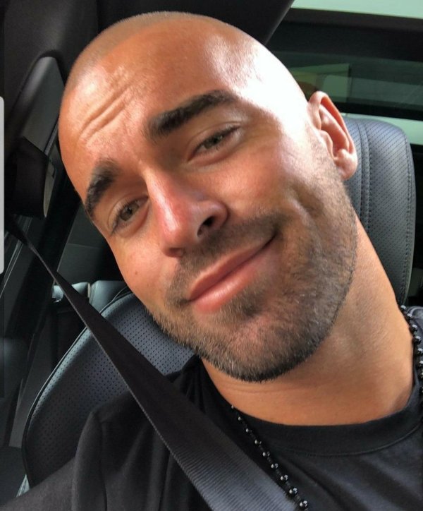 мужчина лысый