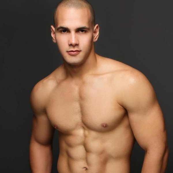 накаченные парни