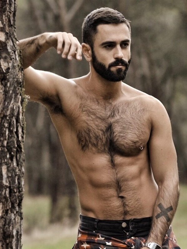 голые бородатые мужчины