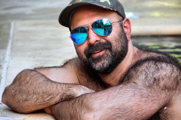 брутальный мужчина волосатый
