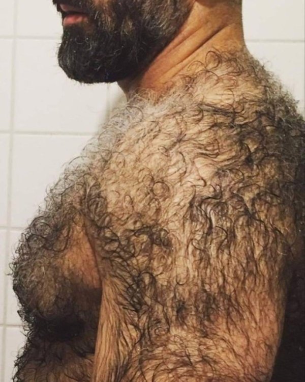 мужик волосатый