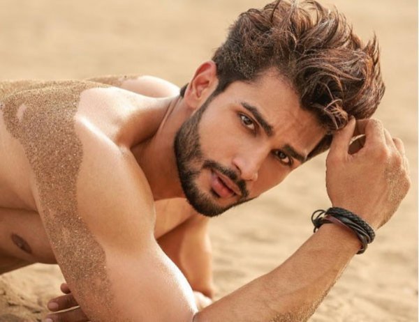 модель рохит кханделвал