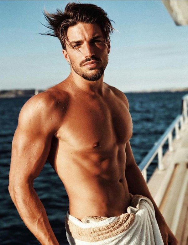 красивая мужчина