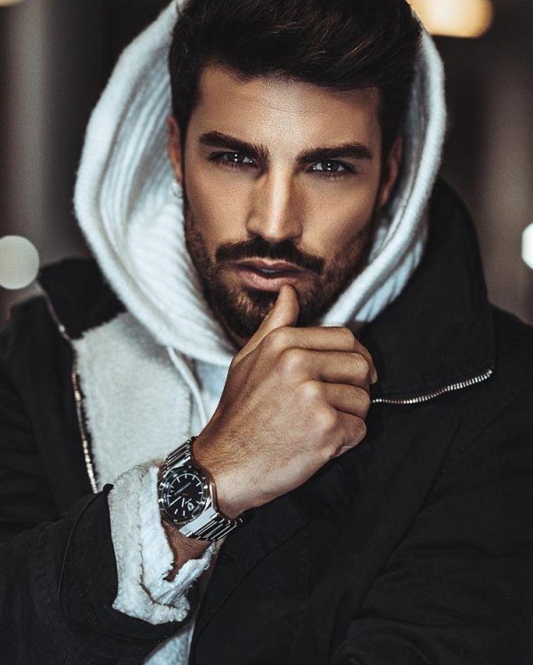 красивая мужчина