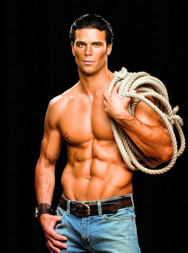 накаченные парни