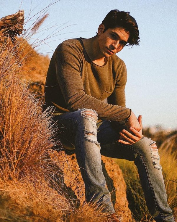 позы для фотосессии мужские