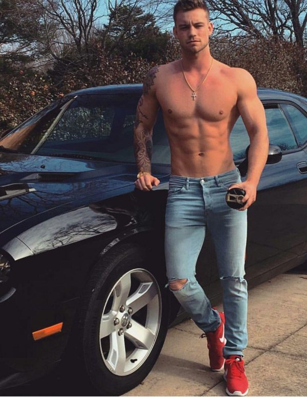 накаченные парни