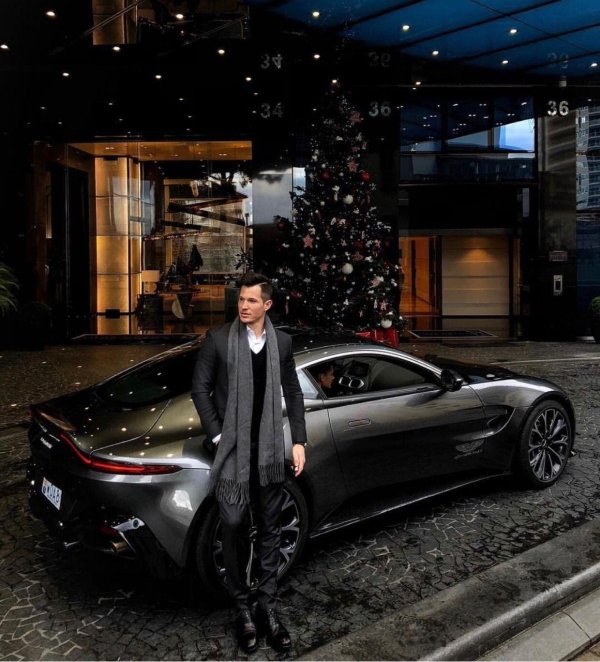 джеймс бонд астон мартин