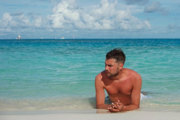 парень на мальдивах