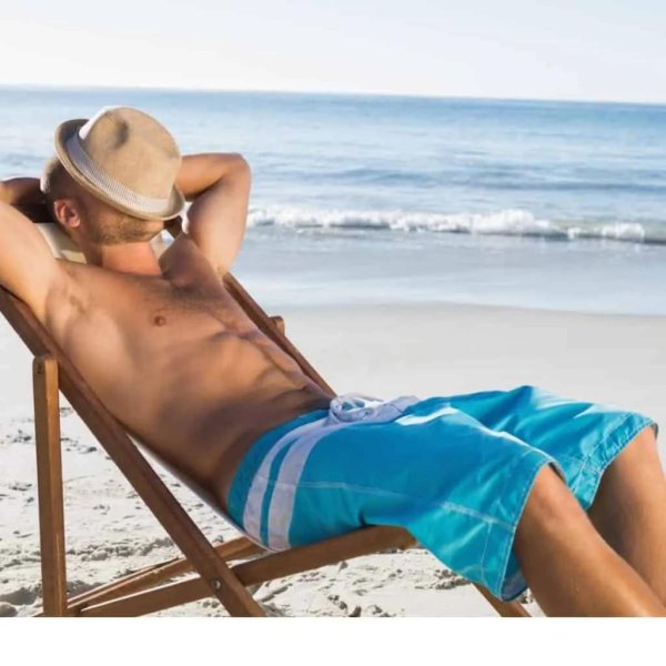 загорелый мужчина