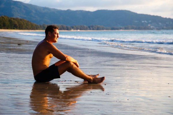 люди на море