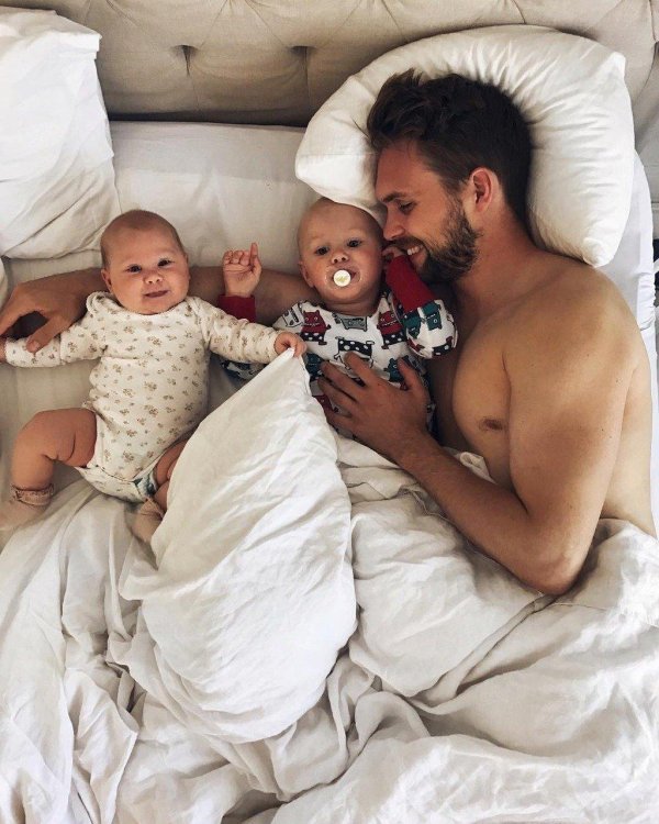 семья с новорожденным