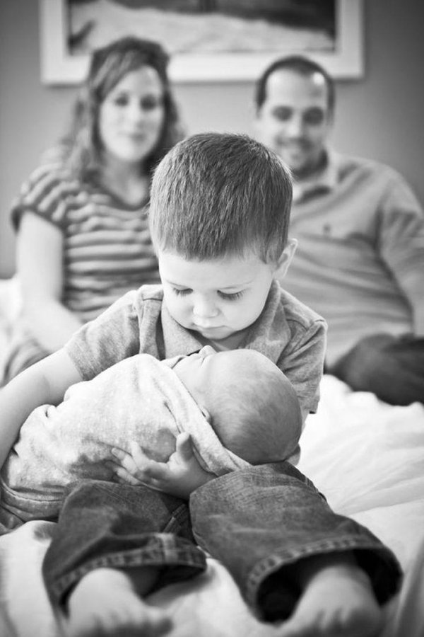 фотосессия новорожденного с братом
