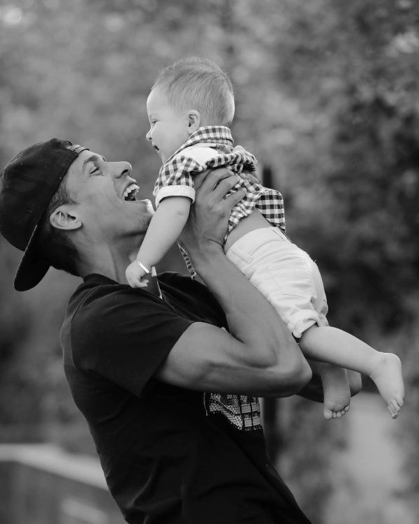 парень с сыном