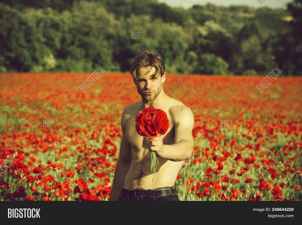 парень с цветами