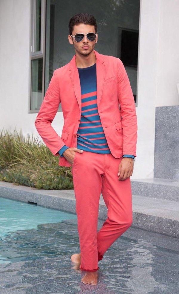 розовый мужской костюм