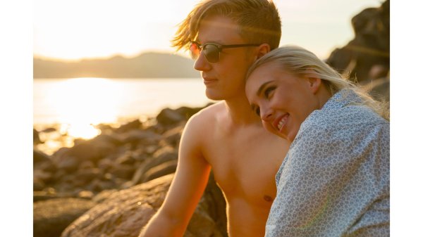 парень на пляже