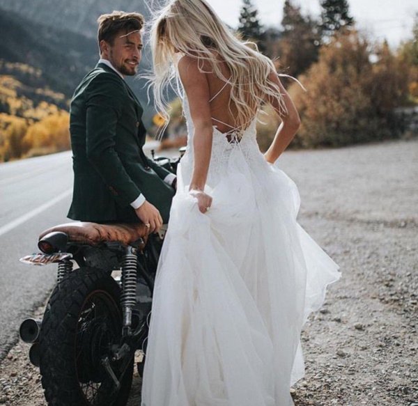 невеста на мотоцикле