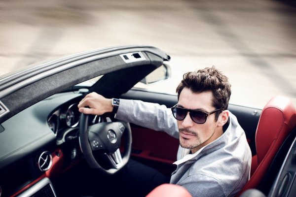 парень с машиной