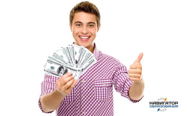 человек держит деньги