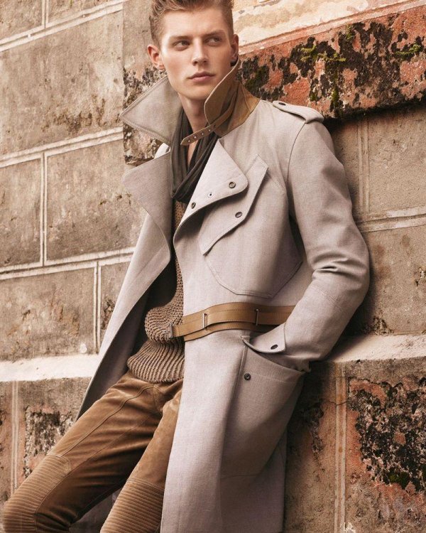 парень в пальто