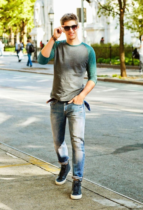 красивые парни в джинсах