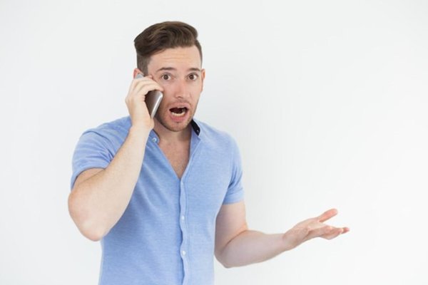 удивленный парень