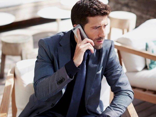 говорящий мужчина