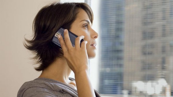 по телефону