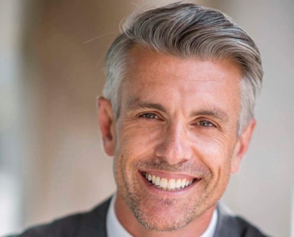 прически седые волосы мужчины