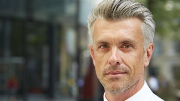 мужские прически с сединой