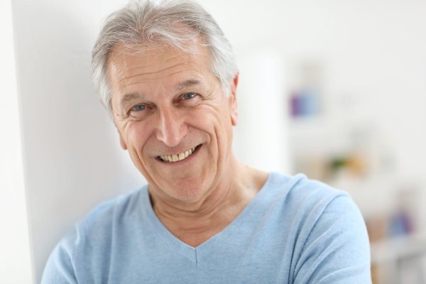 пожилой мужчина