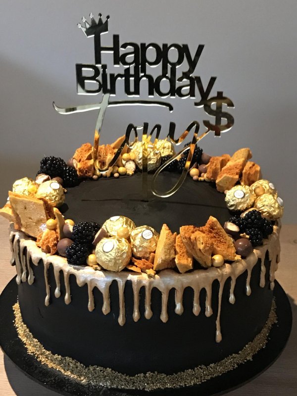 черно золотой торт